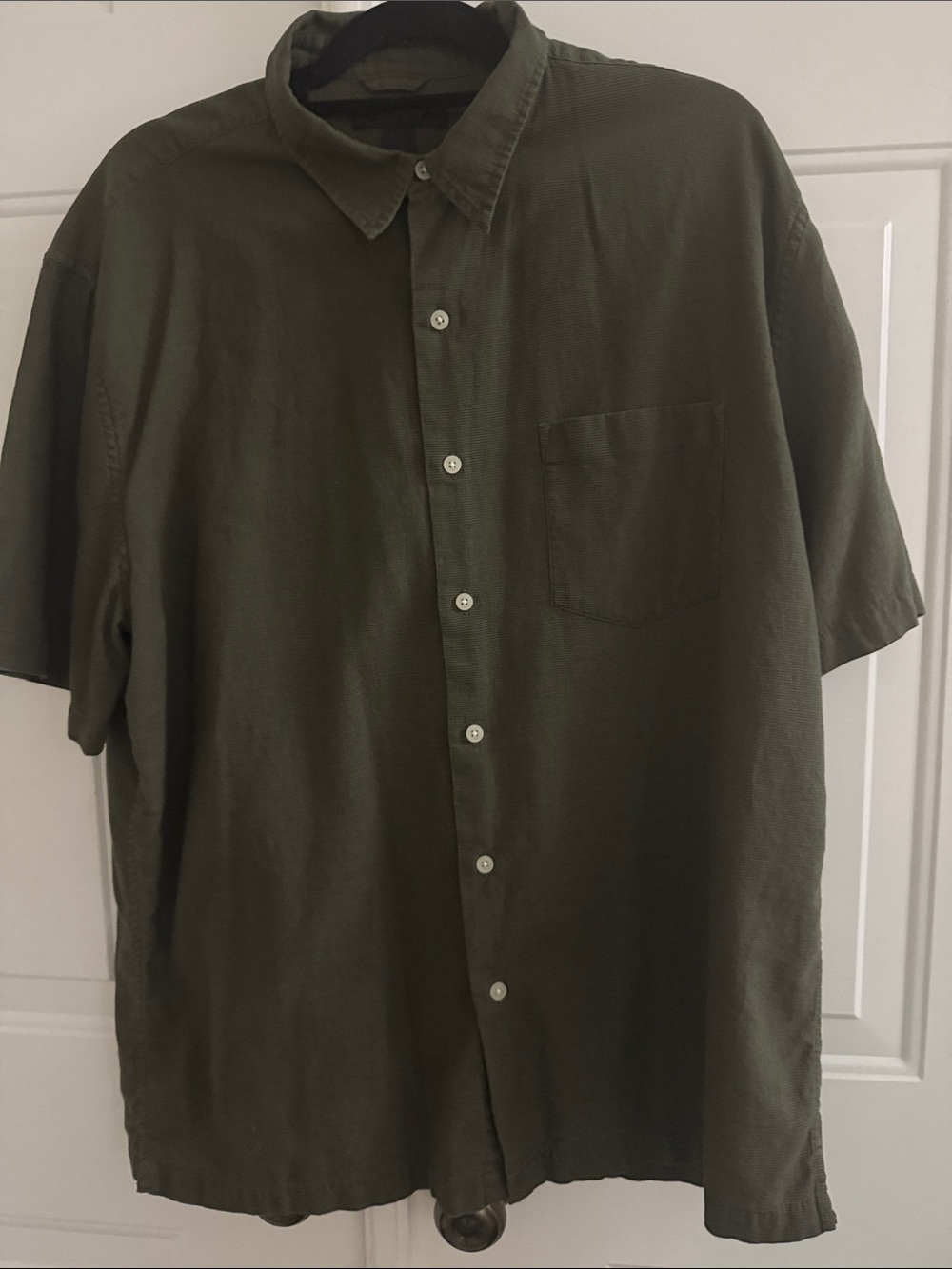 Men’s Express XL Olive Green Short Sleeve Button-Down Shirt with Breast Pocket